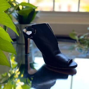 Vince Camuto Cutout Boot Heels Strap Heels Ankle Booties Buckle Size 7.5​​​